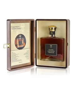 Alternative view of Grappa riserva 15 anni Saeculum Tertium cassetta legno – Altavilla